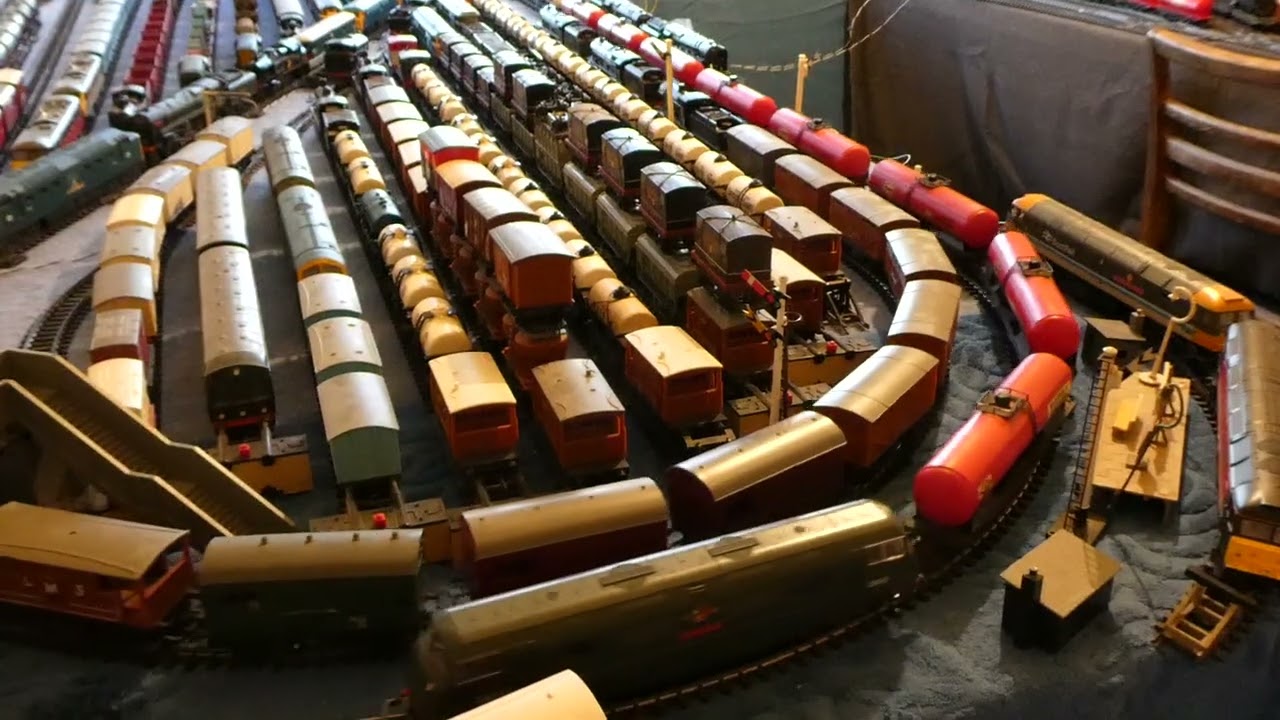 TRIANG OR LIMA OR AIRFIX OR BACHMANN OR MAINLINE MODEL RAILWAY ROLLING STOCK RUN ONE 020126