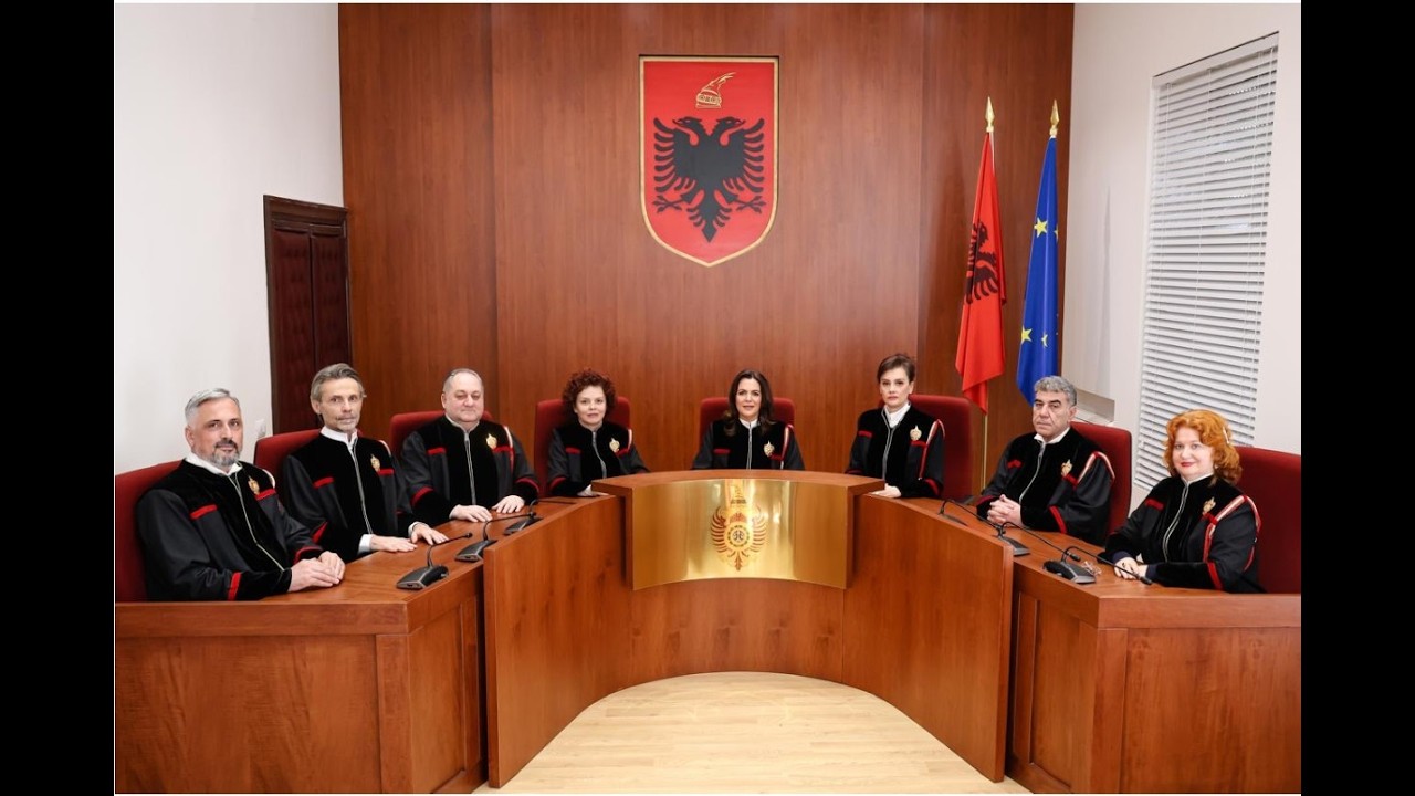 Pro dhe kundër! Si votuan anëtarët e Gjykatës Kushtetuese për Ballukun!