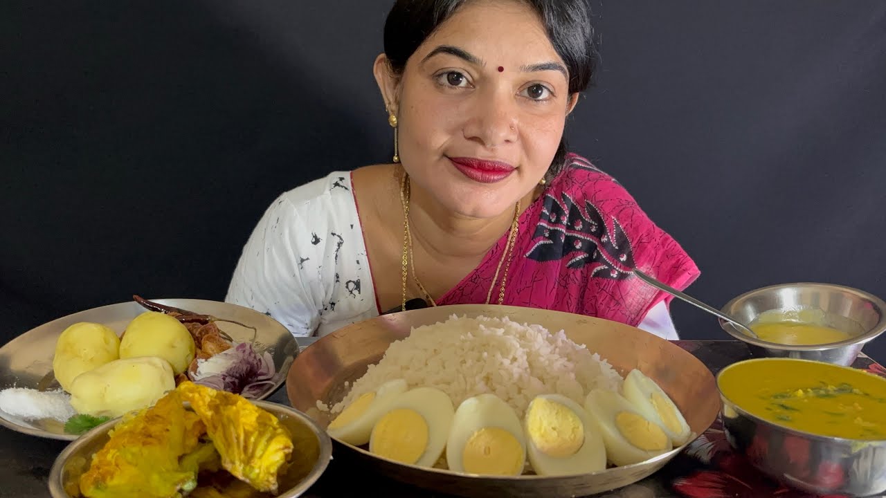 Eating Plain Rice,AalluBodiGheeDiaBharta,DimSidho,Dall,KumdaFullerBoda And PureDesiiGhee🤤🤤