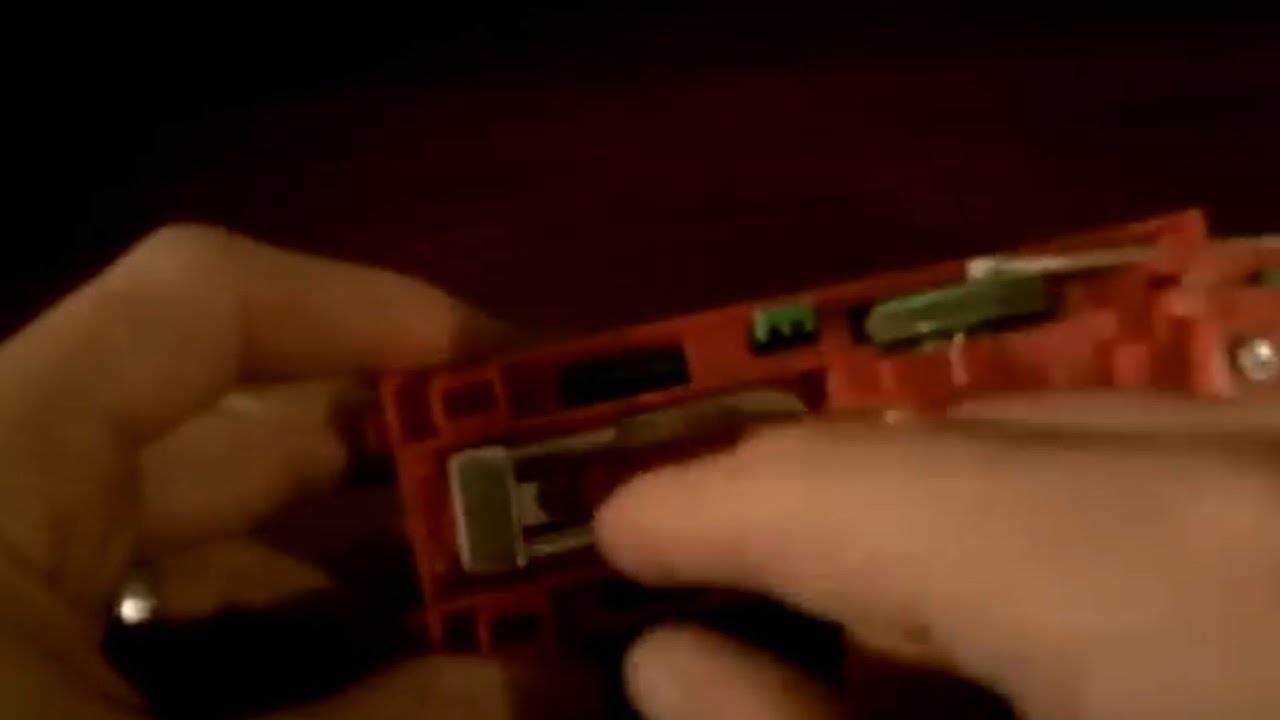 How to change the Batteries on a Trackmaster Train WITHOUT Losing the TINY MAGNETS (REUPLOAD)