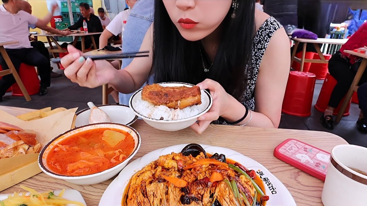 Northeast sesame paste hot pot that 'a single restaurant supports entire mall'! Harbin Summer VLOG