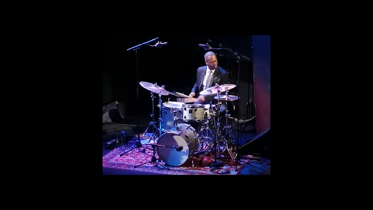 Greg Hutchinson on Alexino 