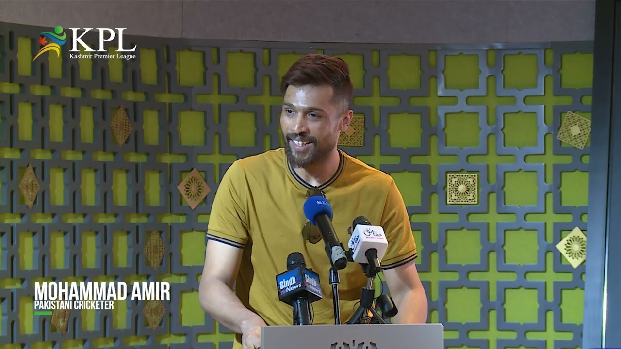 Muhammad Amir admiring KPL at Expo 2020 Dubai.