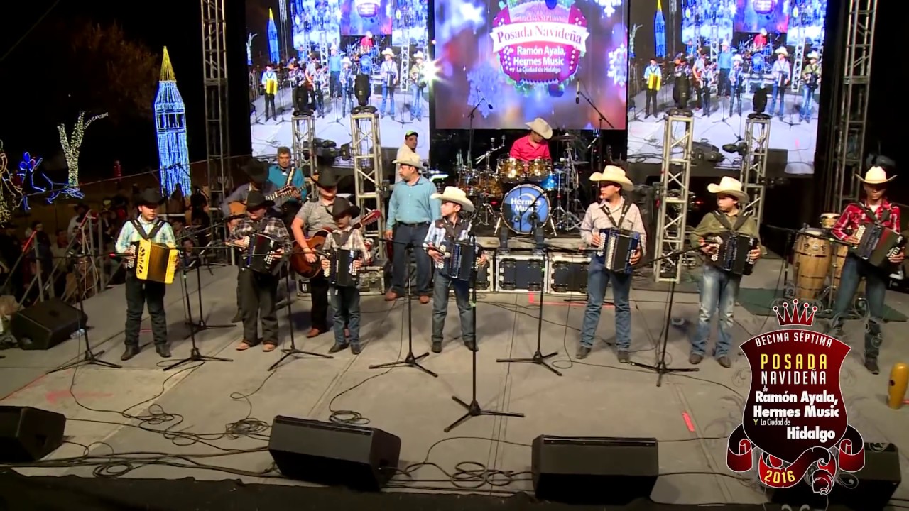 7 Acordeones tocando a la misma vez!