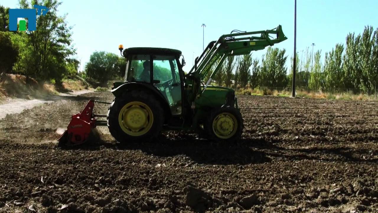 Preparación y siembra de parcelas en los Campos de Prácticas de la E.T.S.I.Agrónomos.