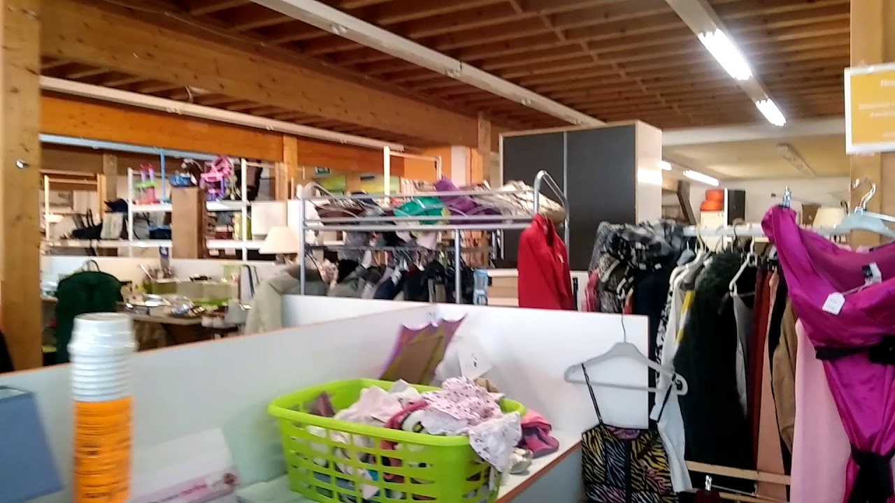 Visite en vidéo de Au Vide Grenier à Lecousse / Fougères.
