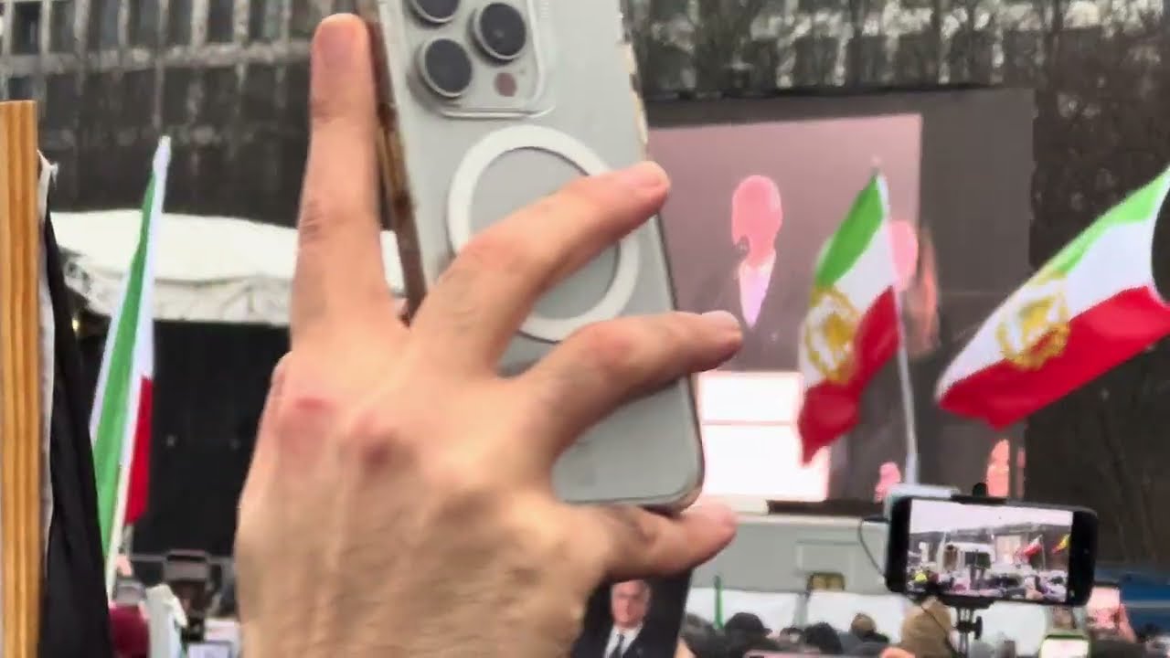  #سخنان  شاهزاده  رضا پهلوی در  تجمعات بزرگ  ایرانیان   بیش  از 320 هزار  نفر ❤️💚🤍👑در مونیخ آلمان   