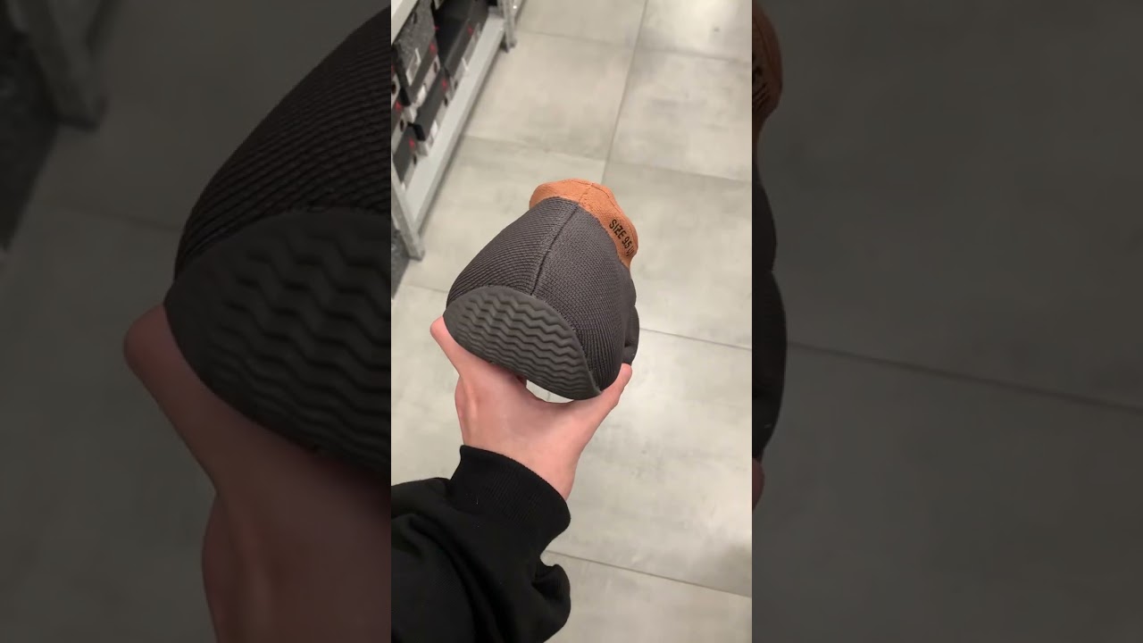Yeezy knit runner stone carbon