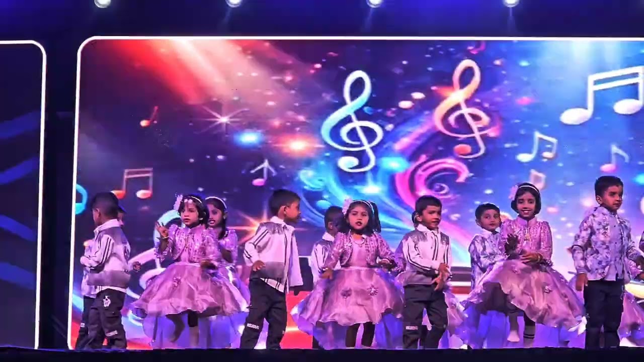 2025-26 annual day performance by LKG students.VIS huliyar.