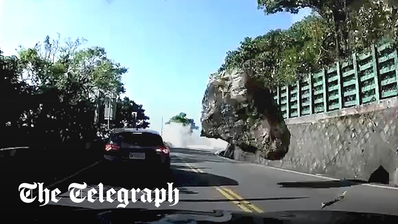 Момент удара валуна о машину во время землетрясения на Тайване