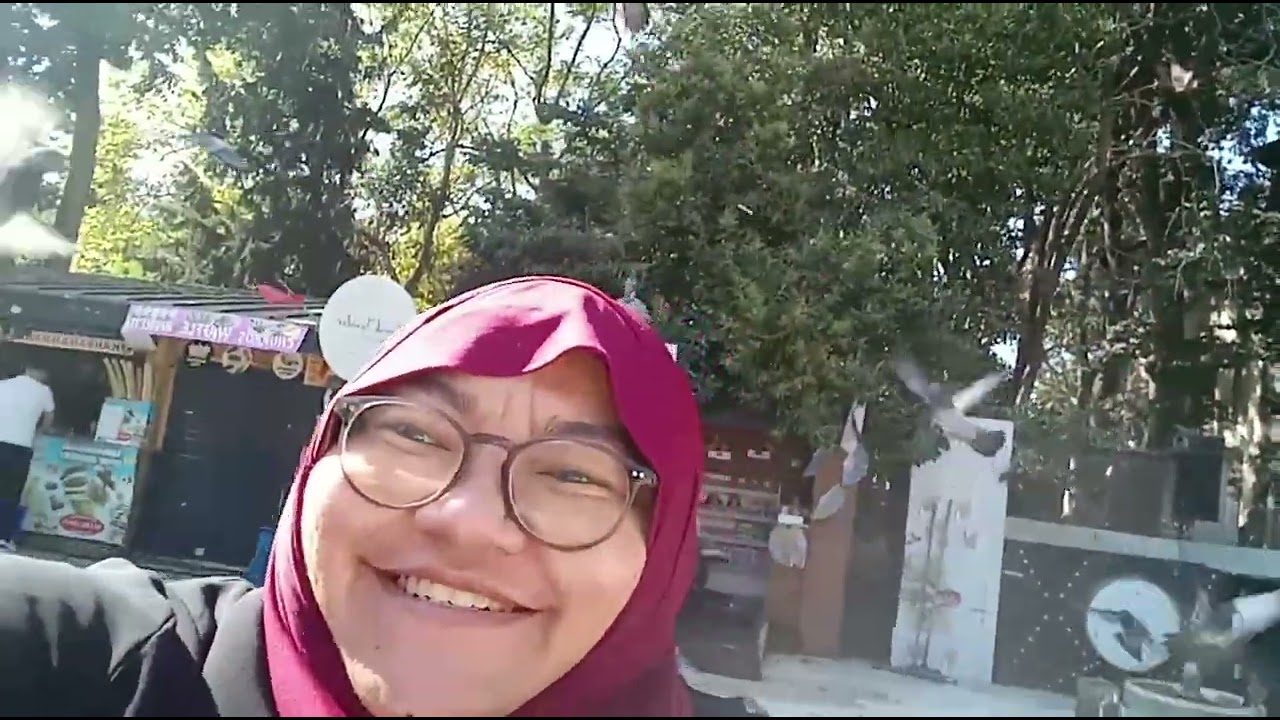 Kasih Makan Burung Derkuku di Masjid Besar Eyüp Sultan Bersama Bojoku Turki & Mertua