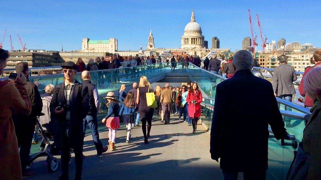 LONDON WALK | Crossing Millennium Bridge to St Paul’s Cathedral | England
