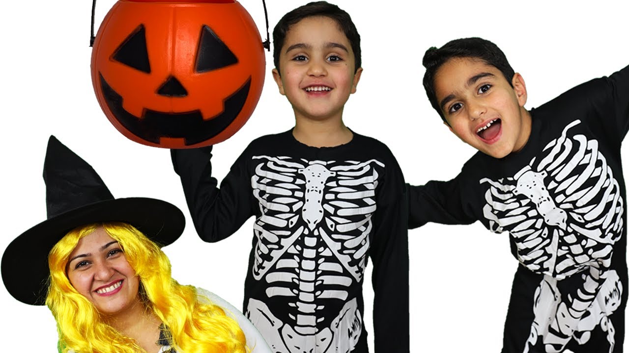 Ben and Benjamin play Halloween with Mom