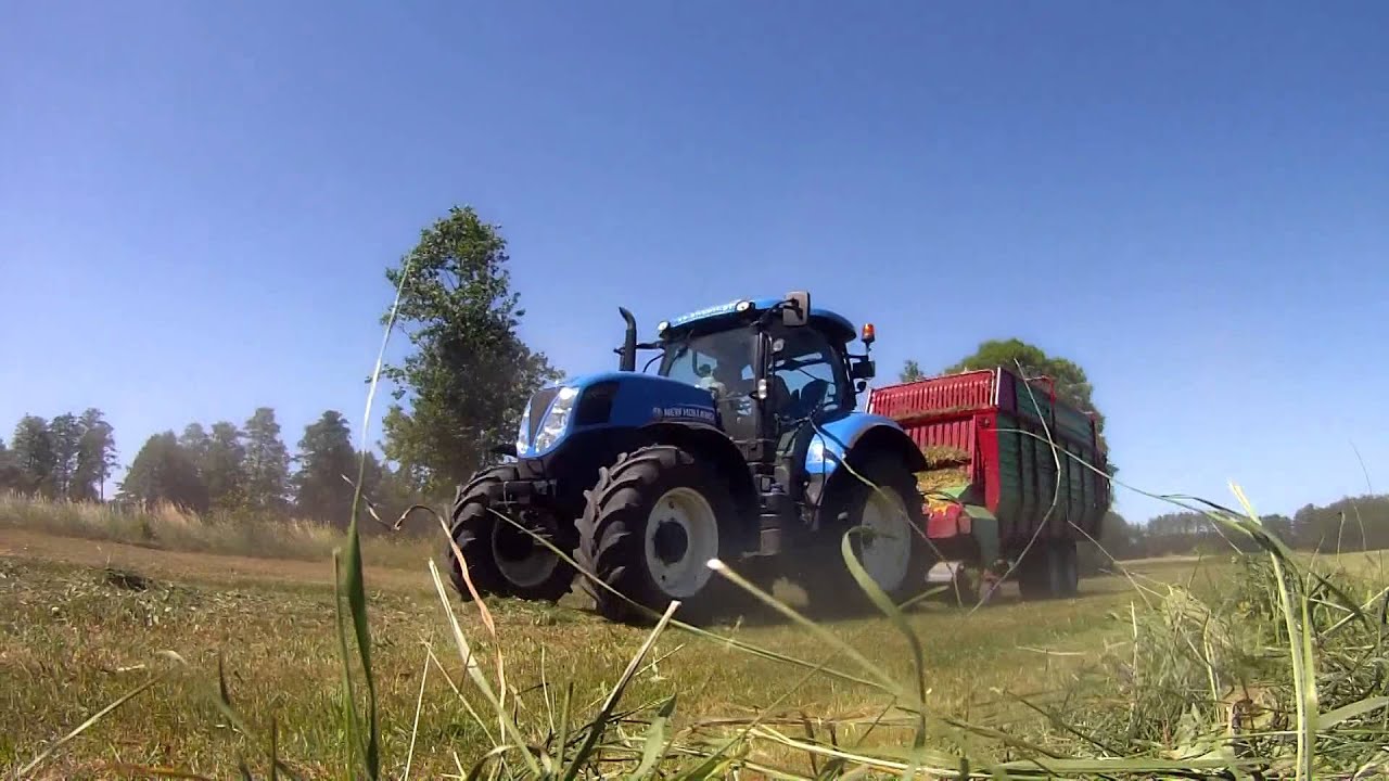 Sianokiszonka w pryzmę 2015 New Holland vs Strautmann