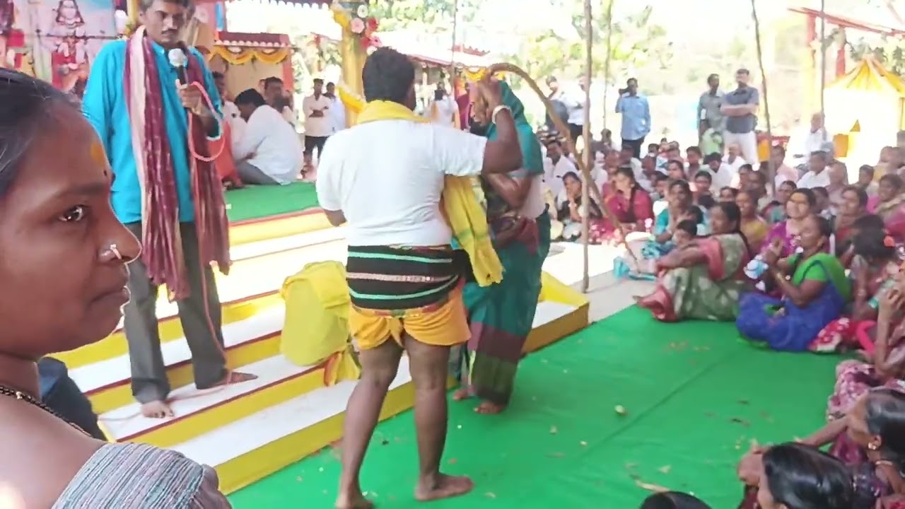 అంకిరెడ్డిగూడం 🔱🙏ఎల్లమ్మ గుడి పండుగలో చాకలి వేషం ఒగ్గు మహేష్ సుకెనపల్లి🙏🔱 9951633527, 9652884257 ⚜️