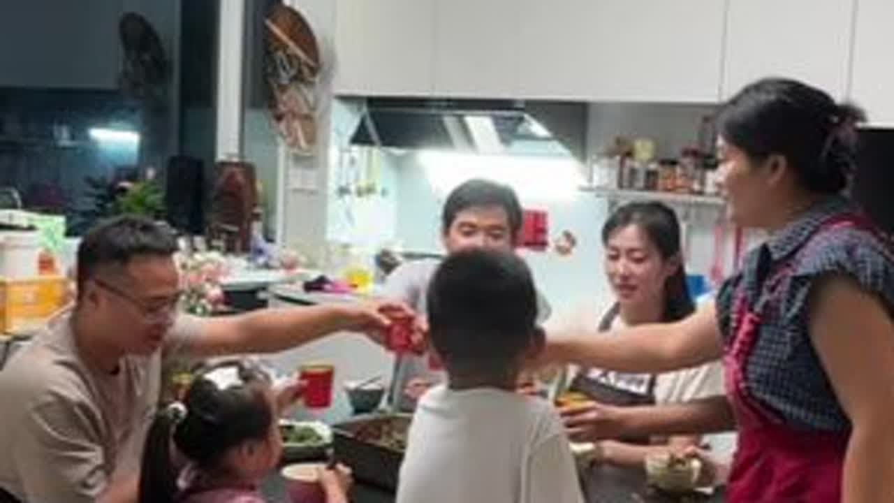 一家人相聚天津，快乐就是一家人相聚在一起 吃吃玩玩 闹闹 其乐融融 便是 幸福#记录真实生活#我的厨房日记#烤鱼