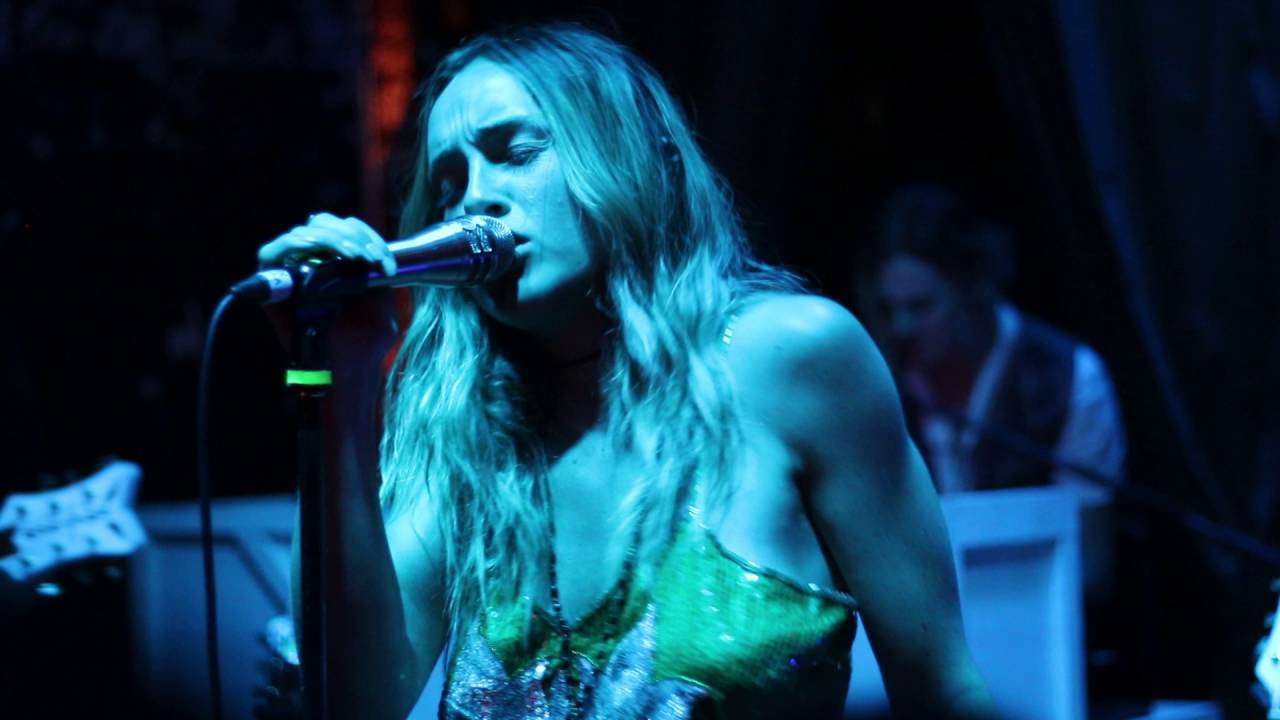 Zella Day - Tigre (Live at The Tank Room ) *NEW SONG*