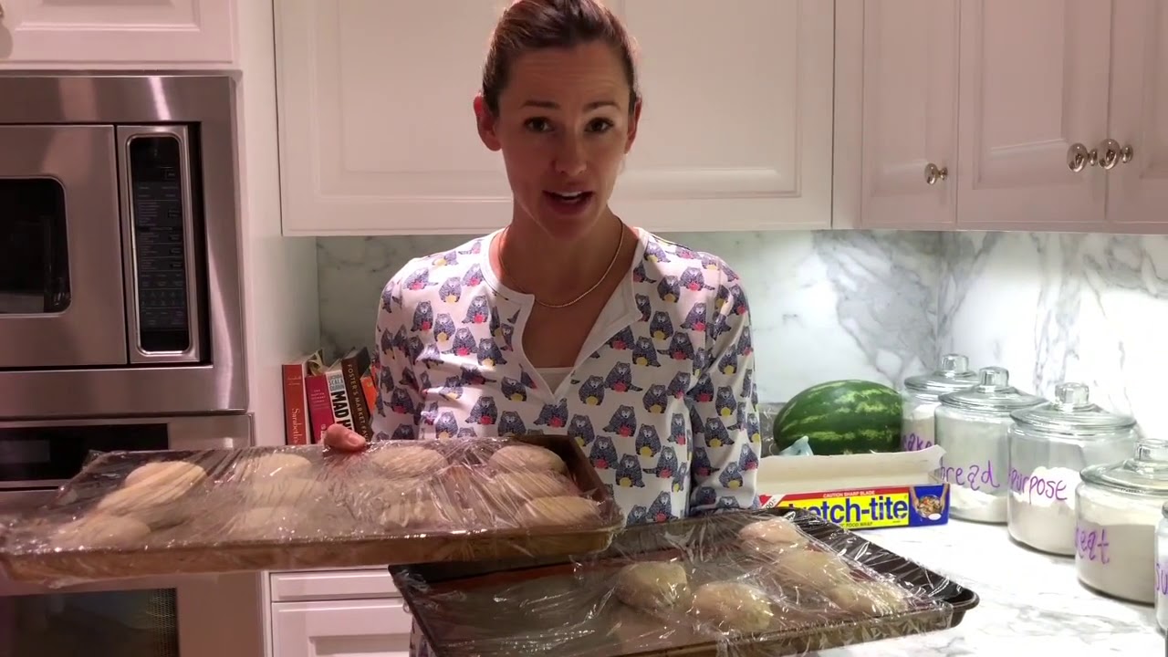 Jennifer Garner - Pretend Cooking Show - Huckleberry English Muffins 🧁