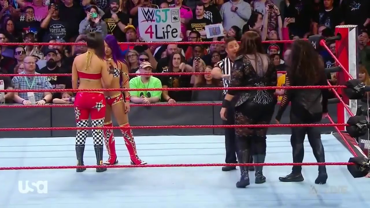 Nia Jax and Tamina vs Sasha Banks and Bayley