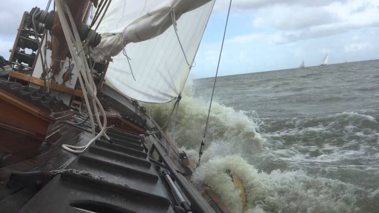 NK 2015 Lemsteraak, powersailing in 28 knts upwind