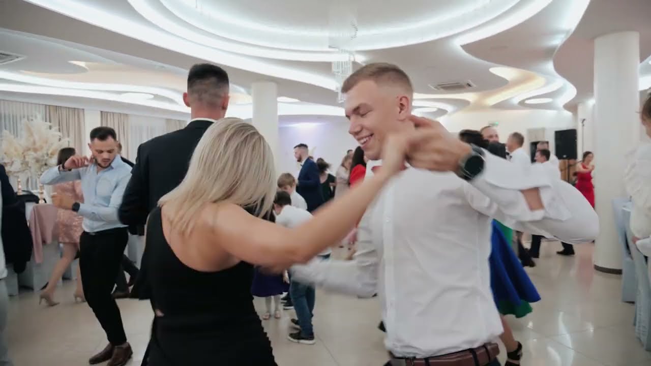 Zespół Avensis z Radzymina - Oczarowałaś mnie (Wesele Wiola i Michał)