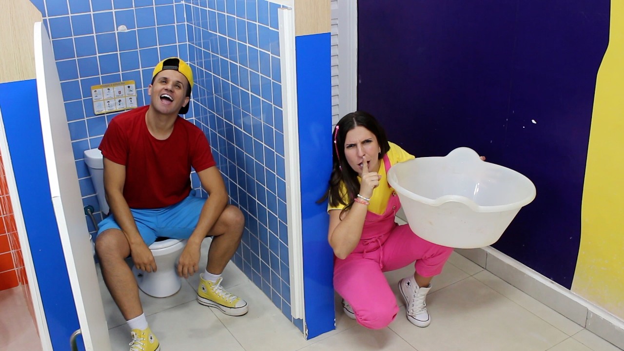 Rapha e Mandy em Rapha n&atilde;o quer tomar banho video divertido para crian&ccedil;as