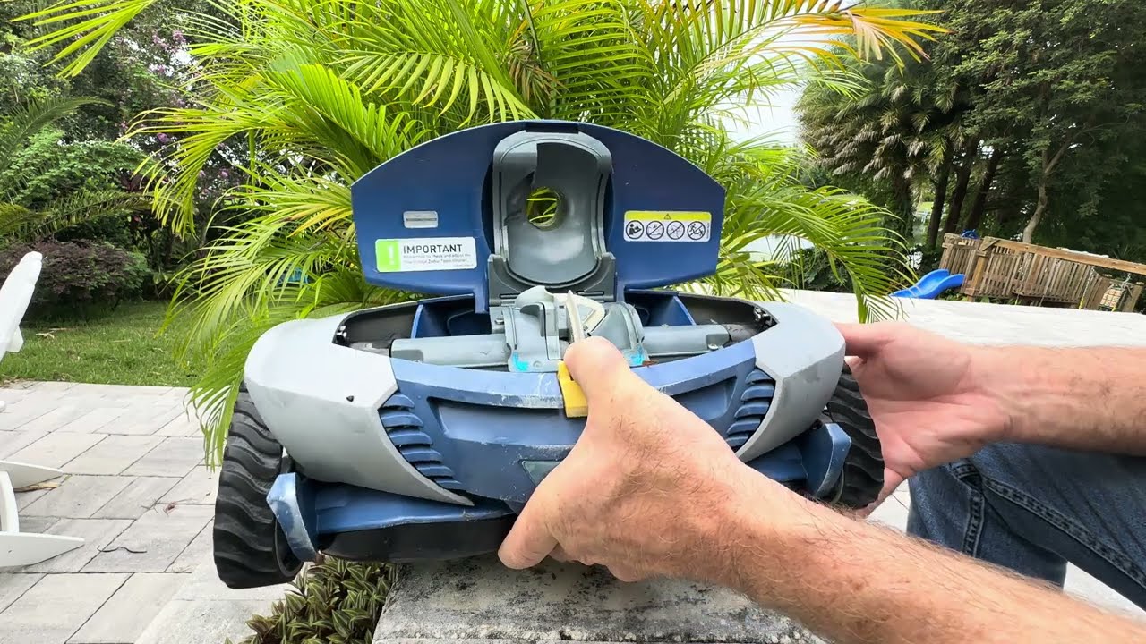 HOW TO FIX STUCK ZODIAC MX8 POOL CLEANER - SUCTION POOL VACUUM REPAIR