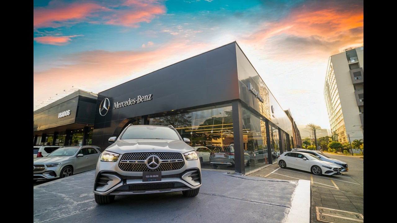 Nueva vitrina Mercedes Benz y Smart Cali Sede Calle 5ta