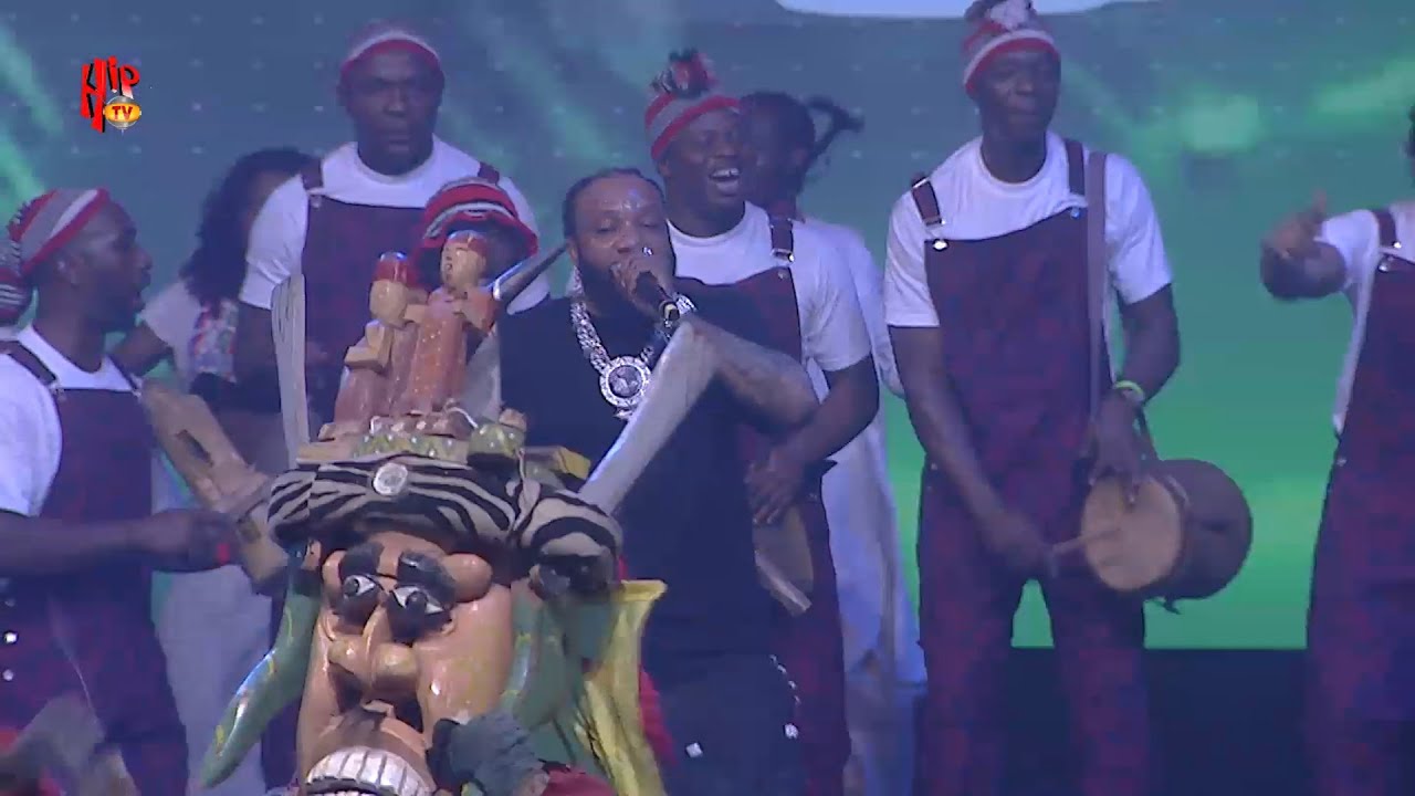 KCEE having fun with Masquerades on stage at "A NIGHT WITH THE GENERALS" concert