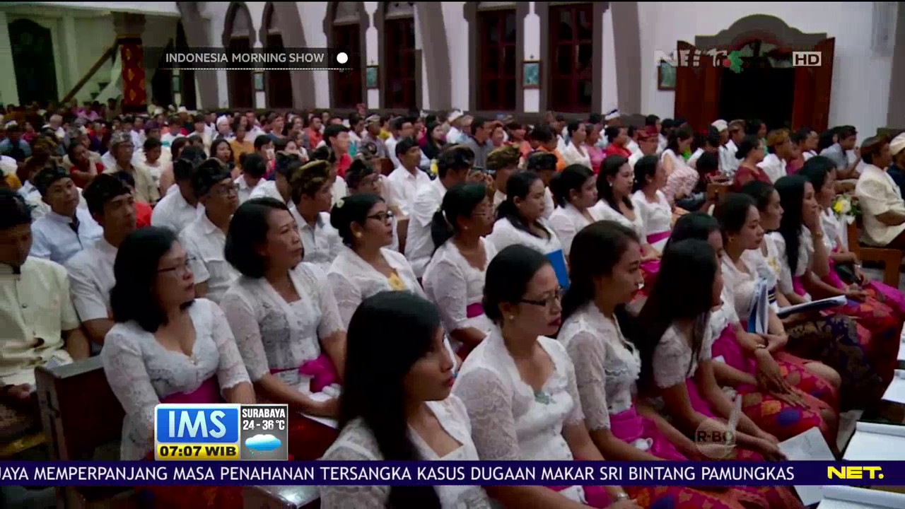 Umat Katolik di Bali Rayakan Misa Natal Dengan Menggunakan Pakaian Adat