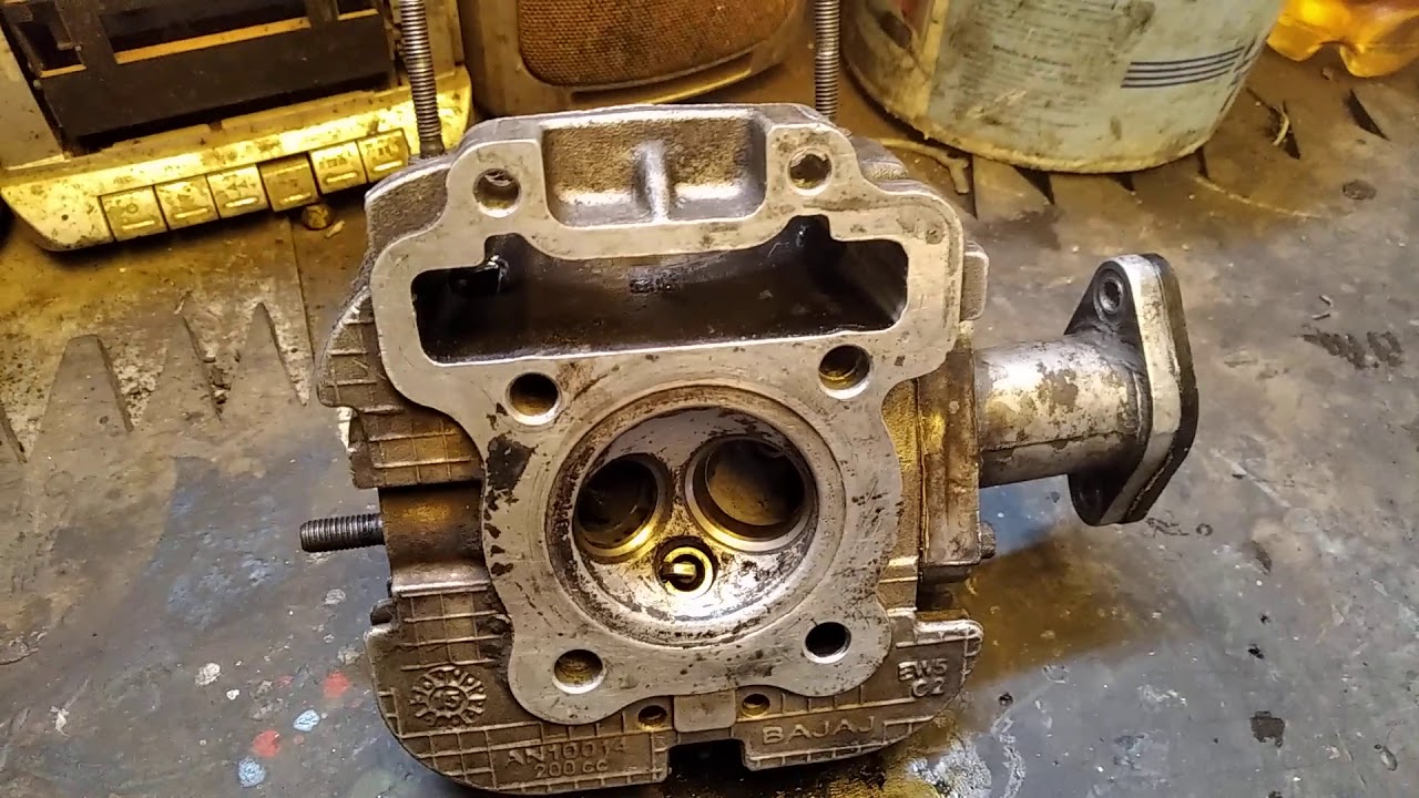 Culata torito bajaj 4 tiempos RE205