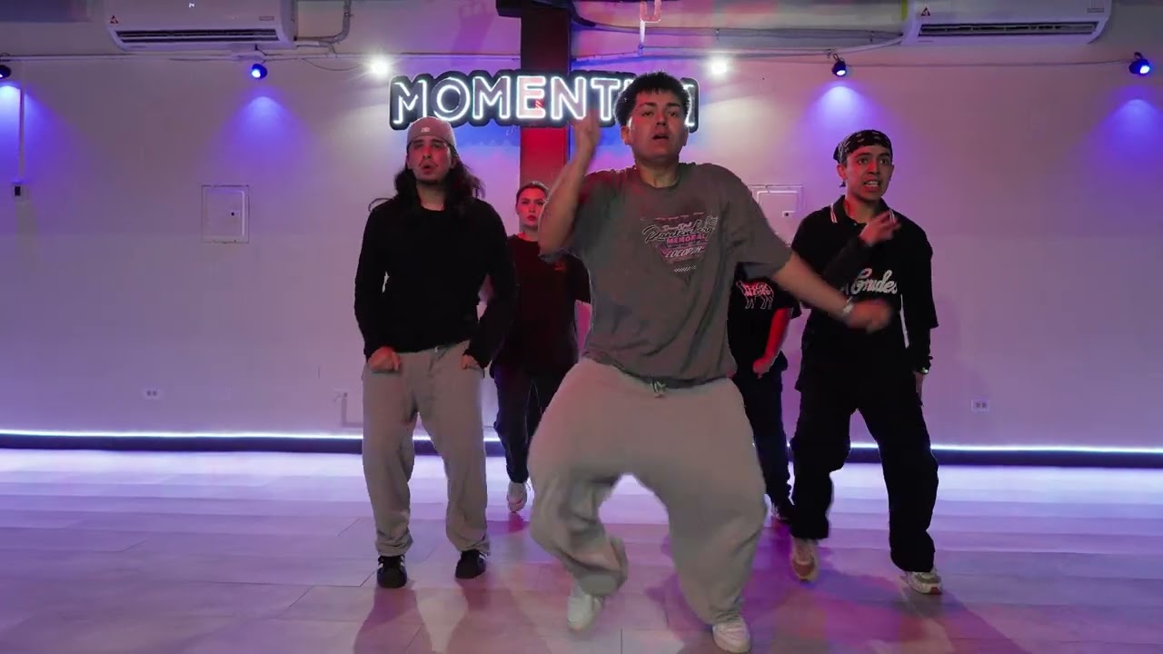 COLMILLO - Tainy, J Balvin, Young Miko | Coreograf&iacute;a por Kevin Ochoa | Momentum Estudio de Danza