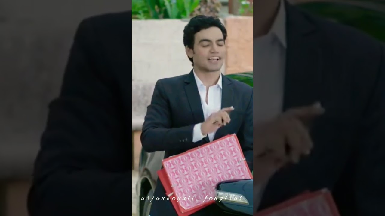 अहो!! करा ना bye🤣😂 | Sayali💞Arjun new video | #starpravah #shorts #tharlatrmg #youtubeshorts