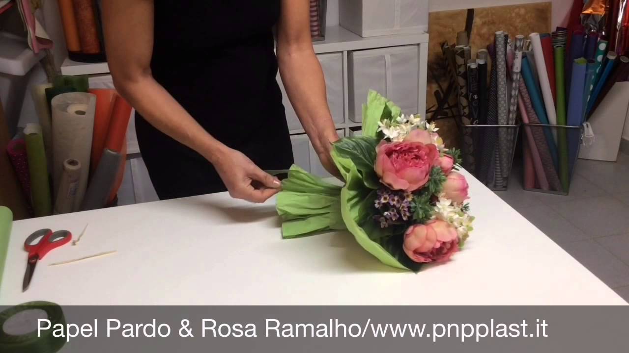 Wrapping a bouquet #wrapflowers
