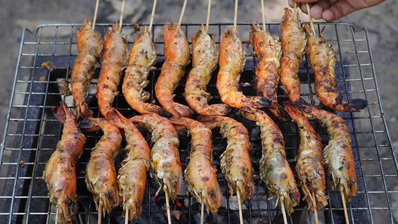 Grilled Prawns with Garlic Butter | River Prawn Grilling Recipe | Prawn Cooking and Eating
