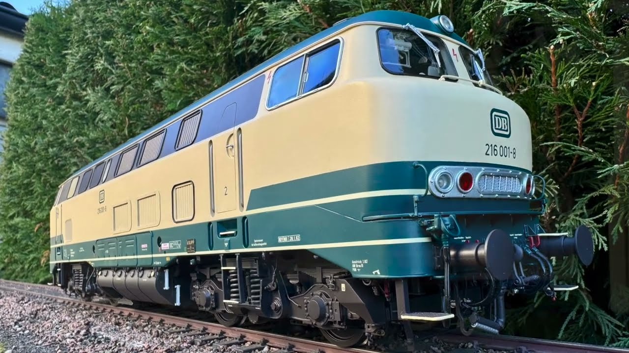 Spur1 Diashow November 2024: BR 216 001-8 von KISS/BMB
