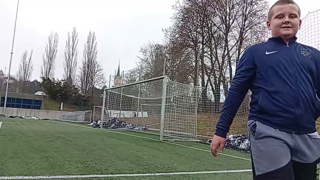 Kopeme z rohu do brány 