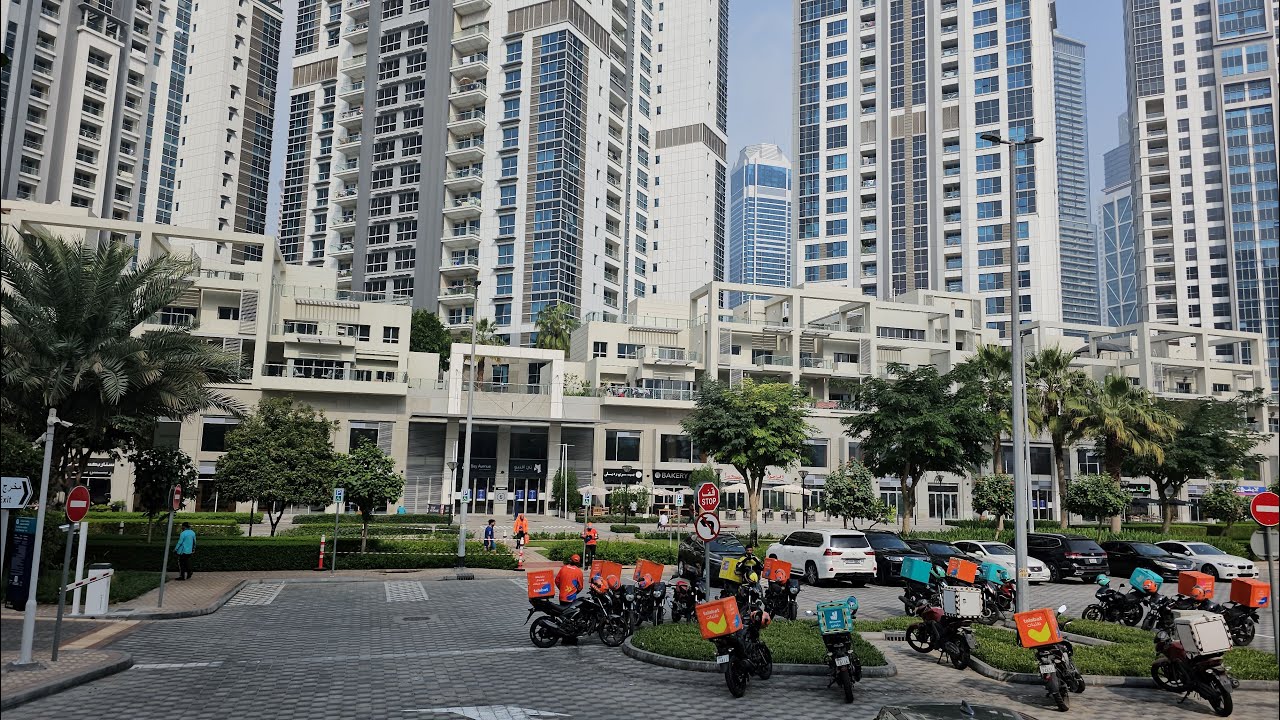 10am Dubai winter walk: Business Bay Executive Towers to Business Bay Metro Stn (02.24.'24: 4K-UHD)