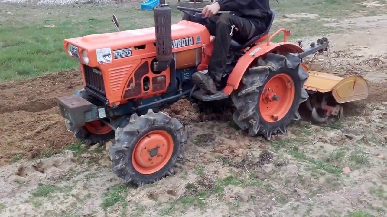 Traktorek japoński Kubota B7001 z glebogryzarką TOMAR wynajem sprzedaż