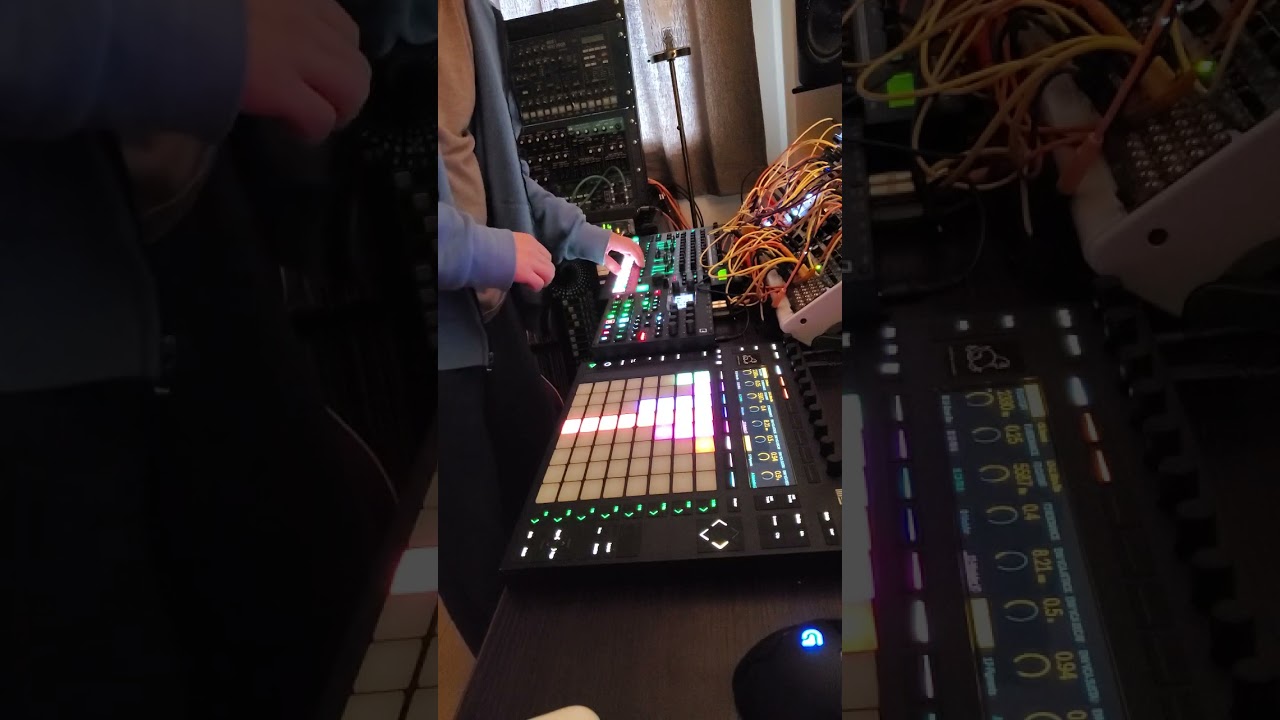 Minimal Techno Jam feat Elektron Syntakt, Roland TR-8S, Arturia Pigments.