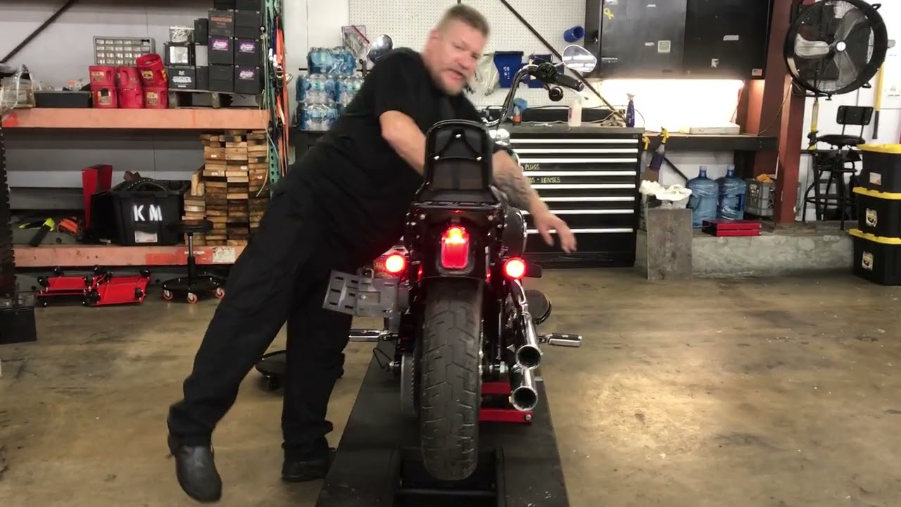 Видео с тест-драйвом 4141 - Harley-Davidson Softail Slim FLSL 2020 года (7251 миля)