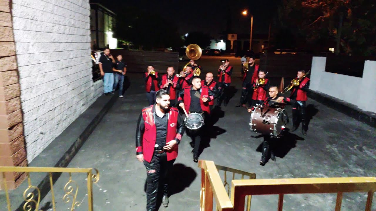 Banda Veinte12 - Entradas con las Quinceañeras