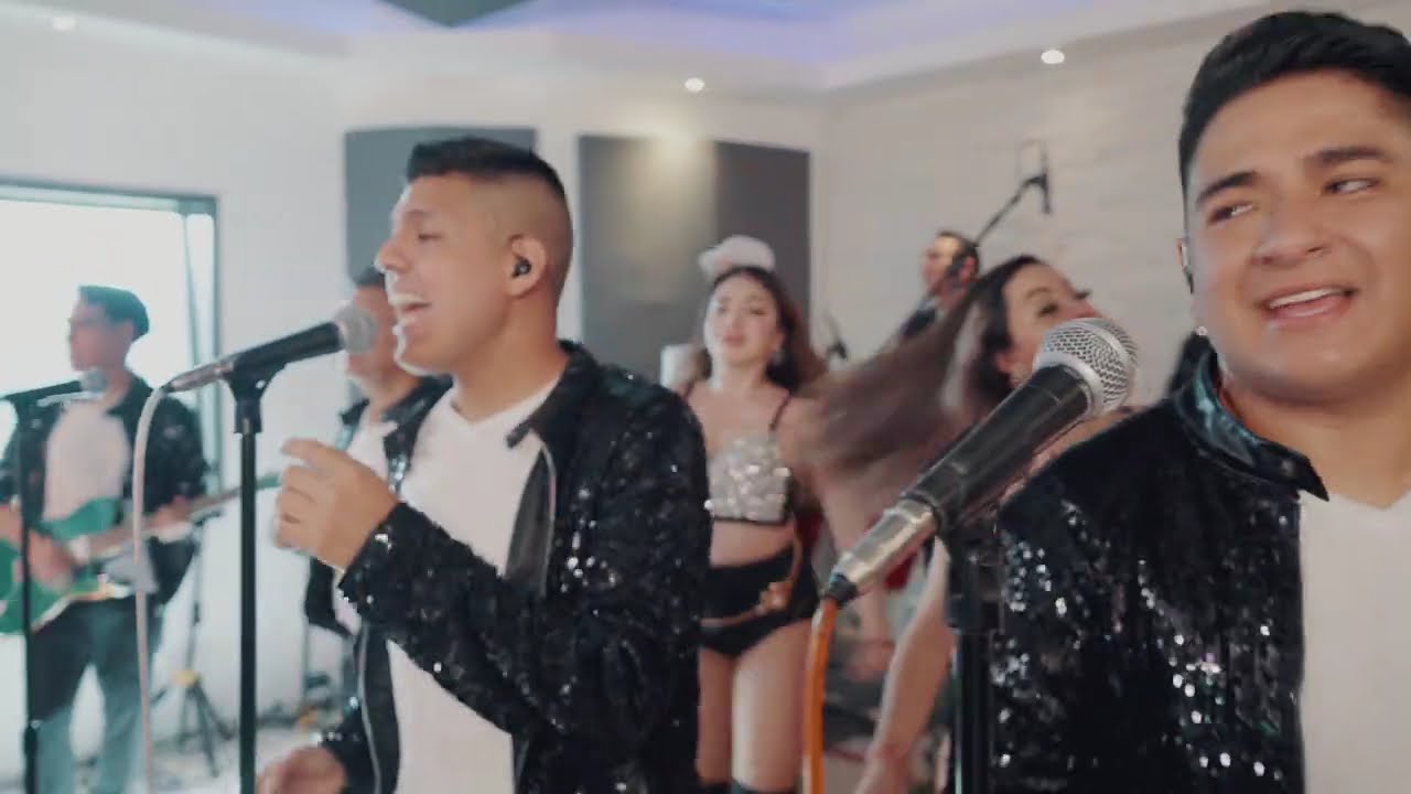 Agua Nueva Tropical - Medley Por Orgullosa/Tan Sólo Miénteme/Triste Corazón/Corazón No Sufras Más