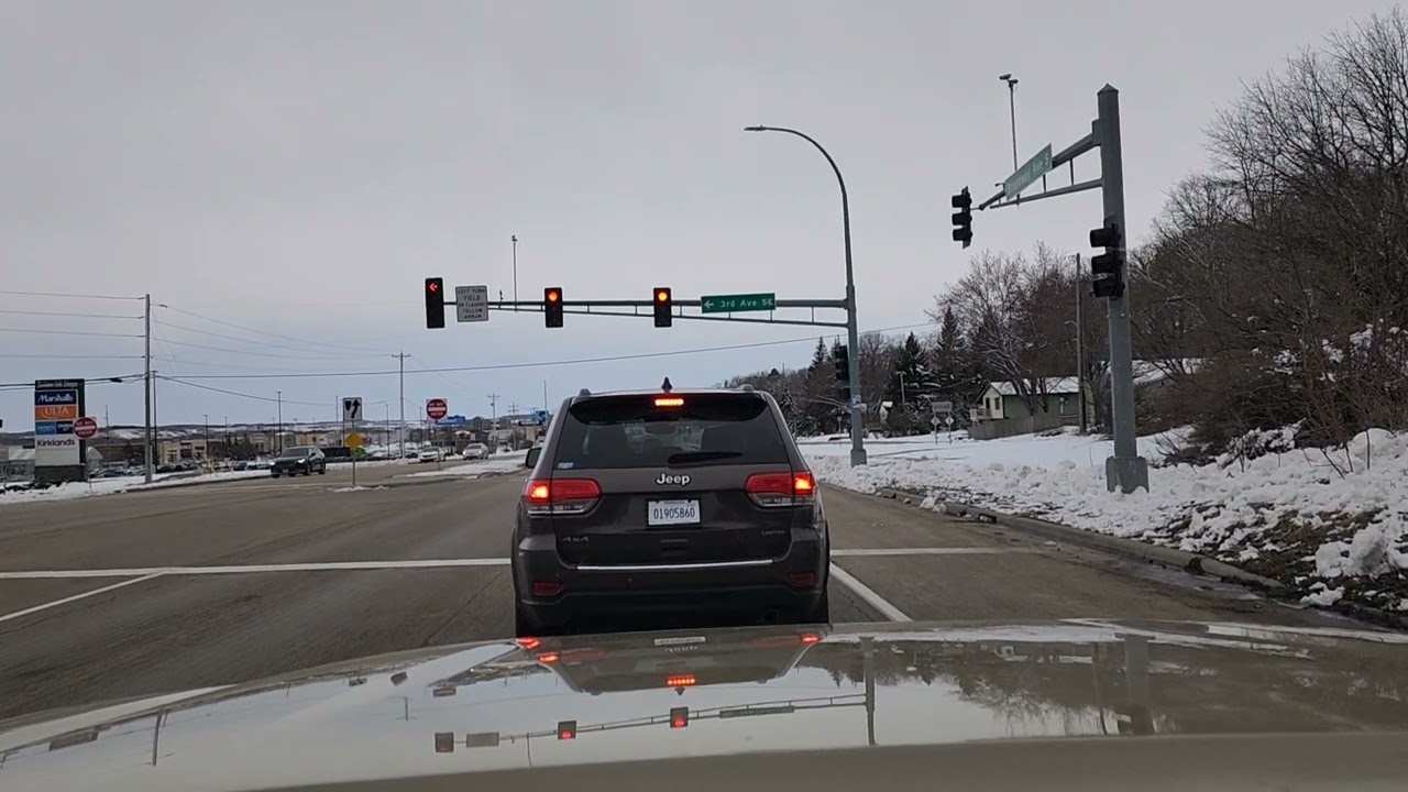Taking drive threw Rochester Minnesota North Broadway to airport