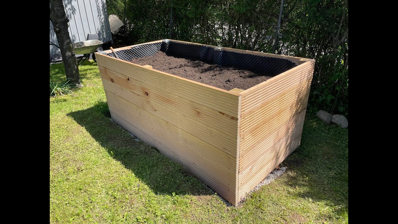 Hochbeet aus Terrassendielen bauen
