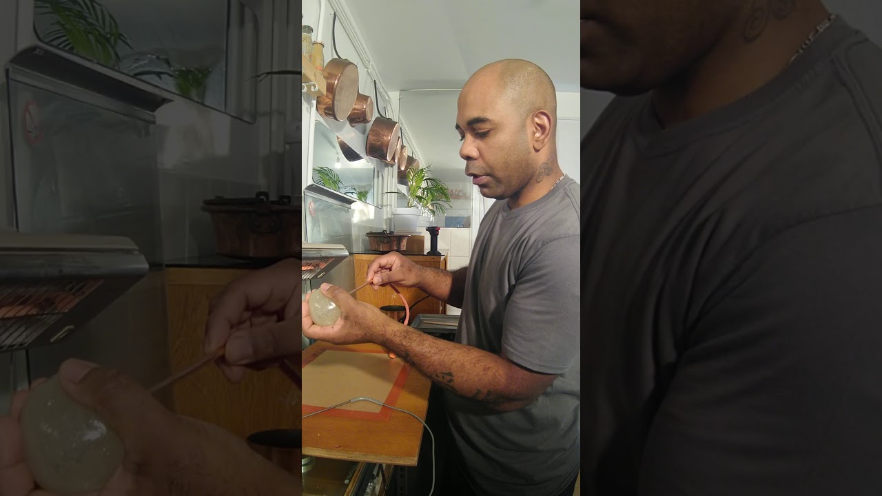 Réalisation du sucre soufflé.