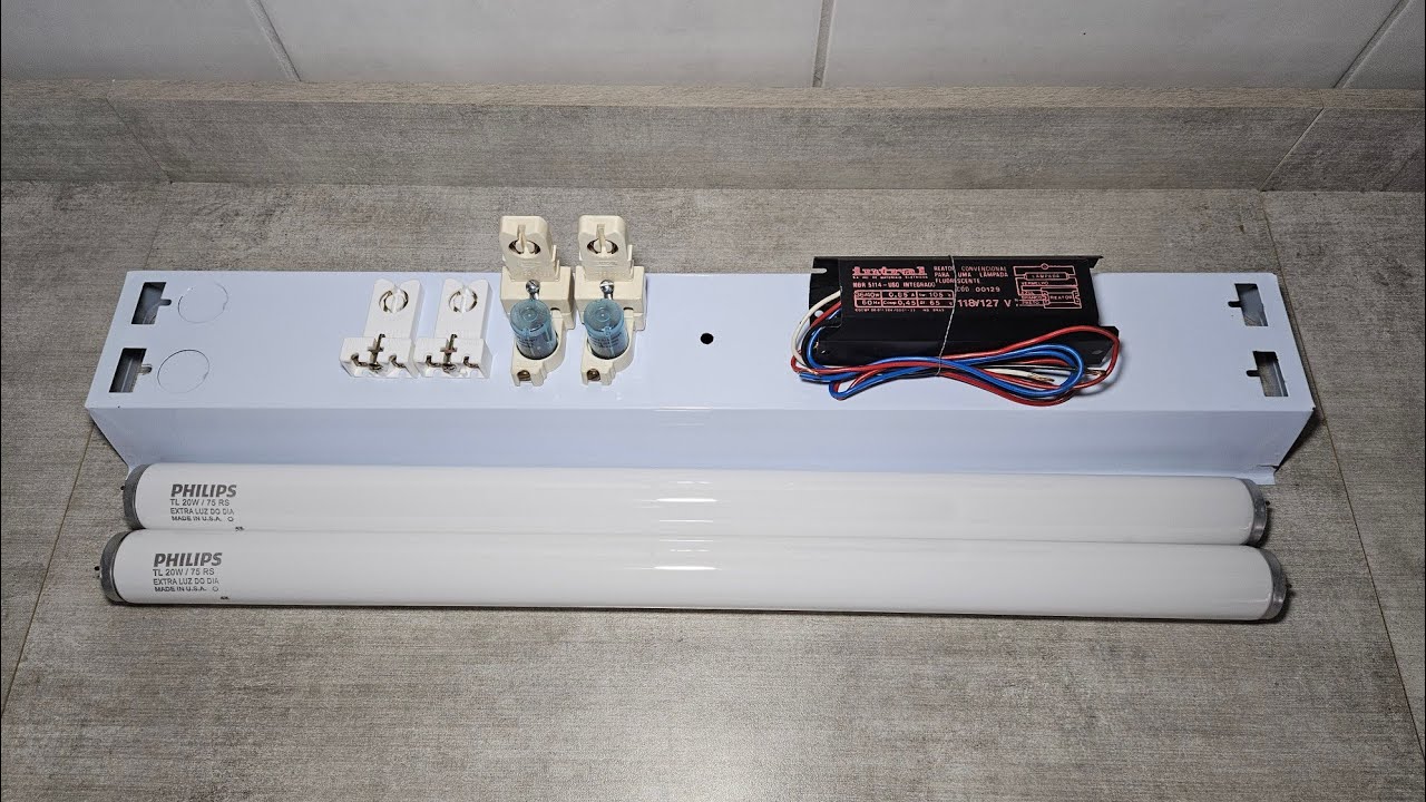 Instalação de uma Luminária Comercial Fluorescente 2x20W