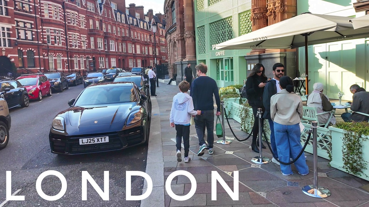 Central London City Walk - Walking The Bustling Streets of London - London View - London Soho [4K]