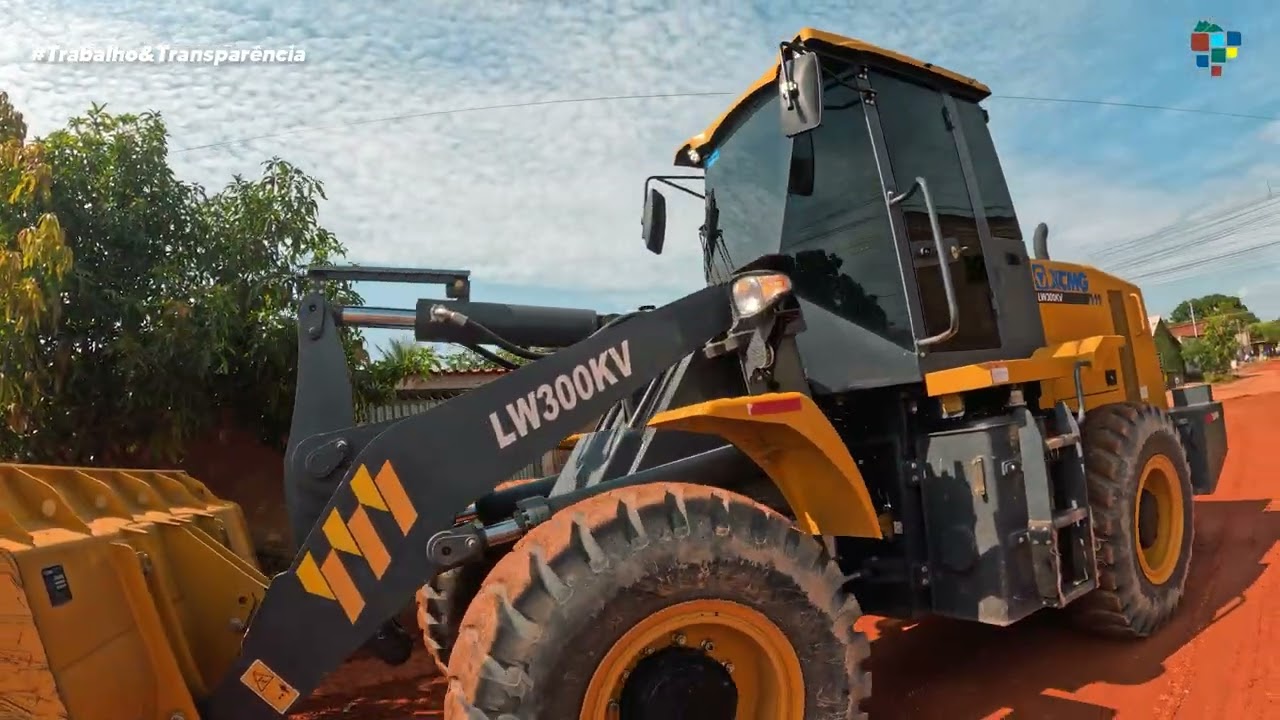 Выравнивание и засыпка гравием улицы Тамандаре.