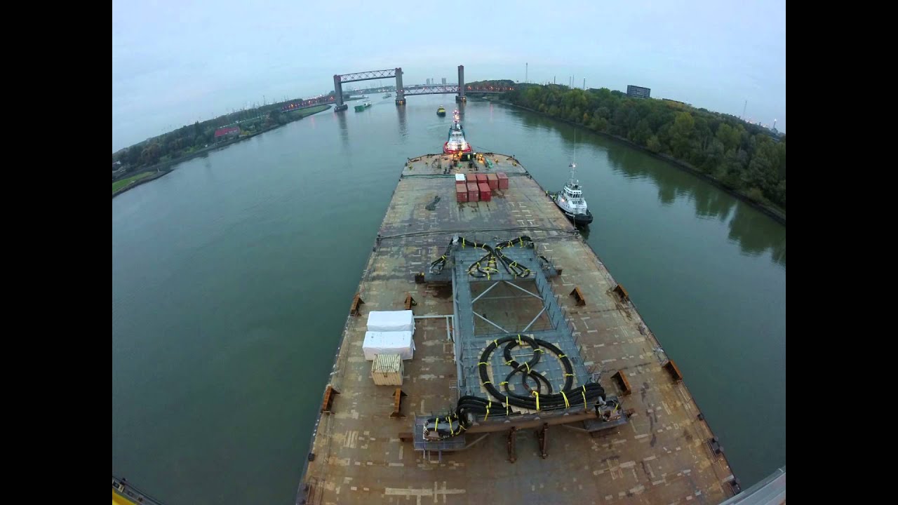 Timelapse  of Alba B3 platform passing Botlek Bridge 24/10/2015